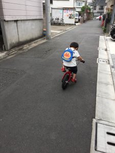 3歳へんしんバイク練習